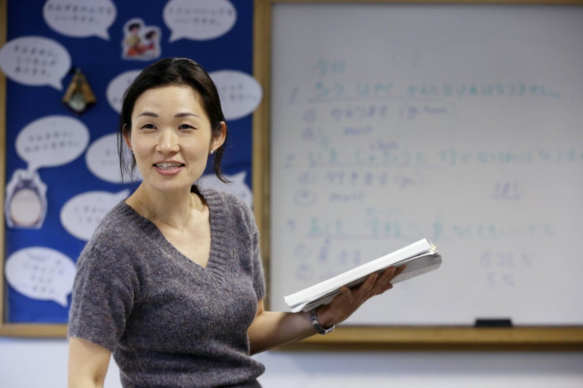 Former faculty member Ayako Anderson teaching Japanese in 2020, a course that no longer exists.