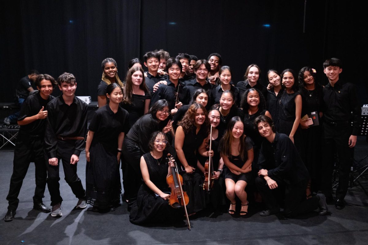 The Nobles symphony orchestra in a mixed band with students in the Santa Marta area