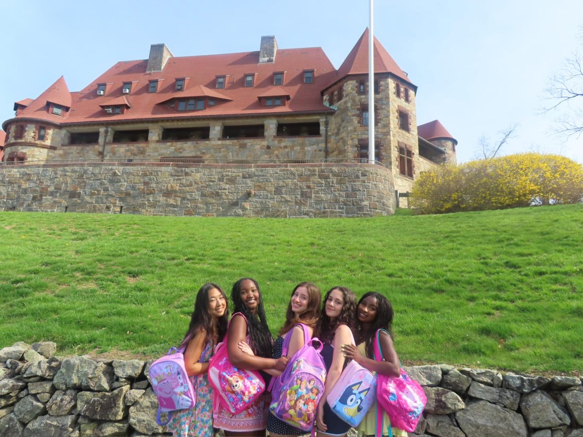 Joya Wang, Jacinta Wangari, Christina Hall, Lucia Sahagun, and Mariame Diagana (all Class I) with their senior backpacks outside of the Castle